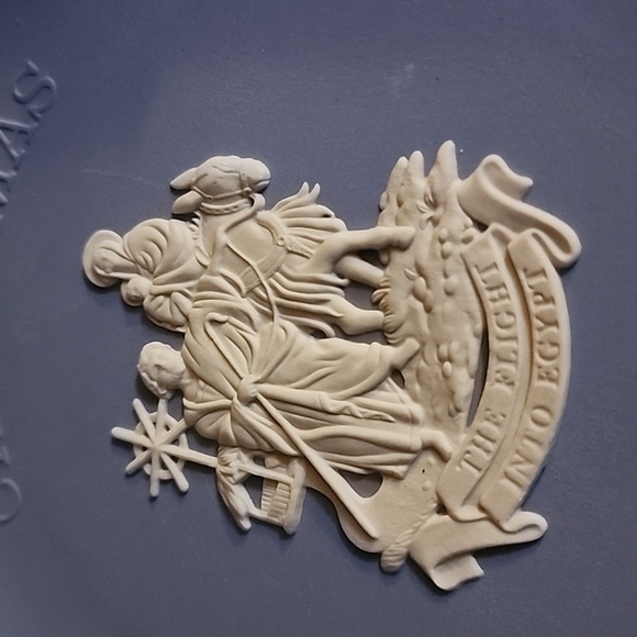 Wedgewood 2000 collectors plate raised angels mary joseph and baby donkey detail - Picture 3 of 7